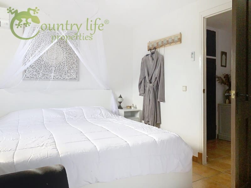 3 slaapkamer Villa te koop in Comares - € 395.000 (Ref: 9414326)