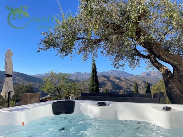 Chalet de 3 habitaciones en Comares en venta - 395.000 € (Ref: 9414326)