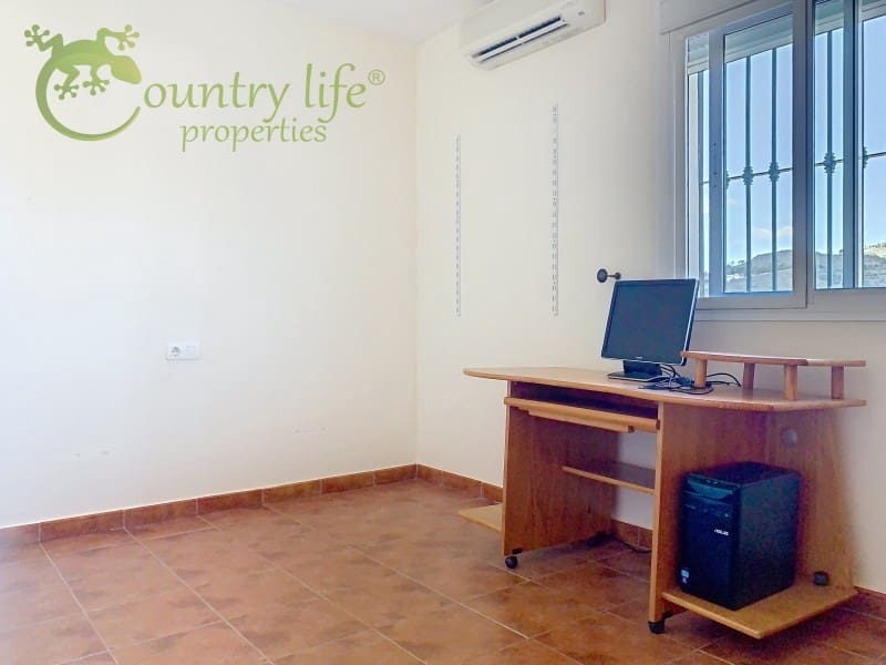 Chalet de 3 habitaciones en Cómpeta en venta - 362.000 € (Ref: 9437122)