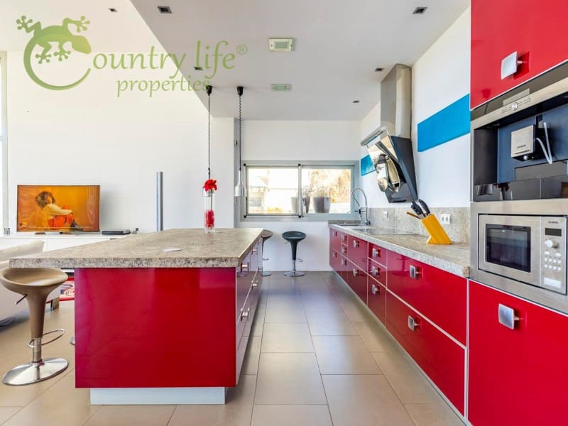 4 slaapkamer Villa te koop in Sayalonga - € 1.350.000 (Ref: 9504675)