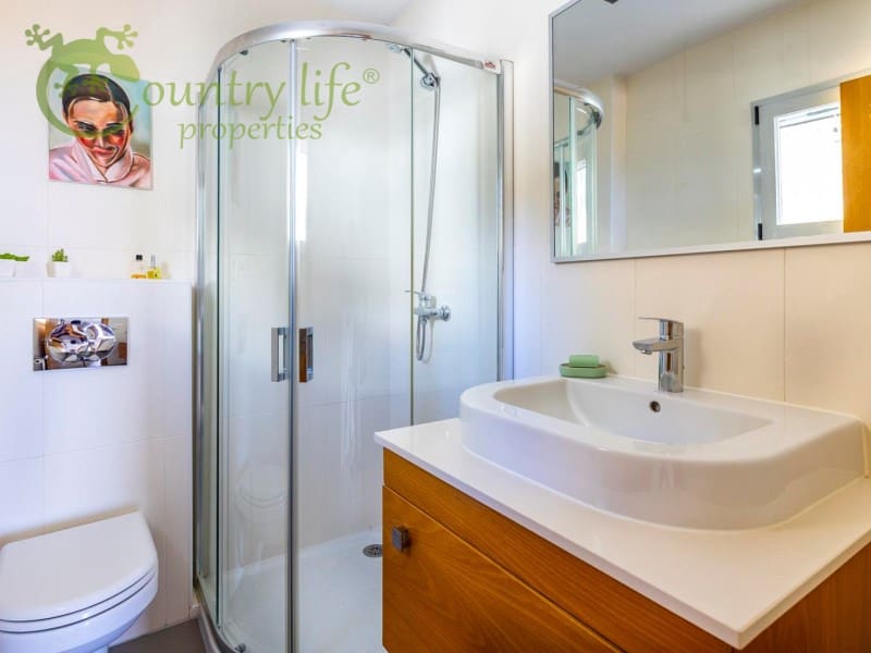 4 slaapkamer Villa te koop in Sayalonga - € 1.350.000 (Ref: 9504675)