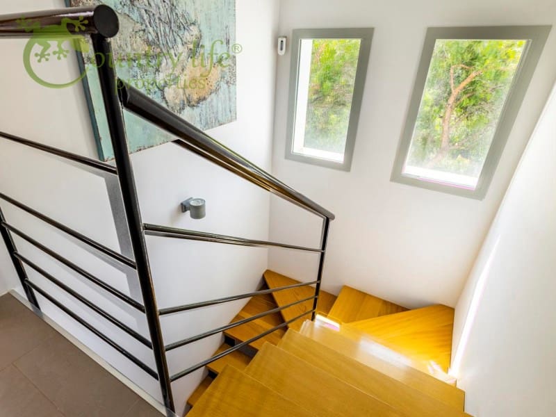 4 slaapkamer Villa te koop in Sayalonga - € 1.350.000 (Ref: 9504675)