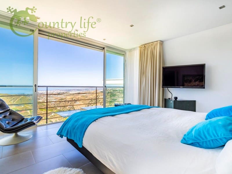 4 slaapkamer Villa te koop in Sayalonga - € 1.350.000 (Ref: 9504675)