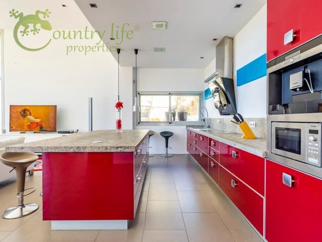 4 slaapkamer Villa te koop in Sayalonga - € 1.350.000 (Ref: 9504675)