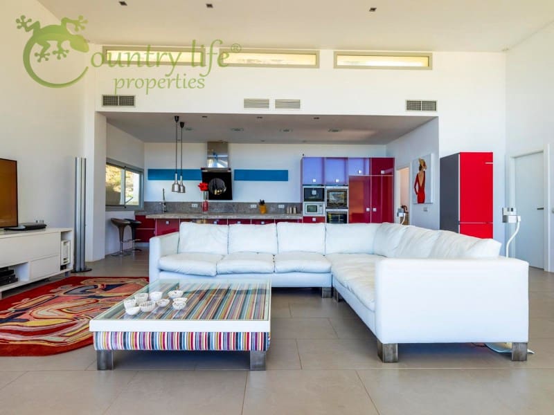 4 slaapkamer Villa te koop in Sayalonga - € 1.350.000 (Ref: 9504675)