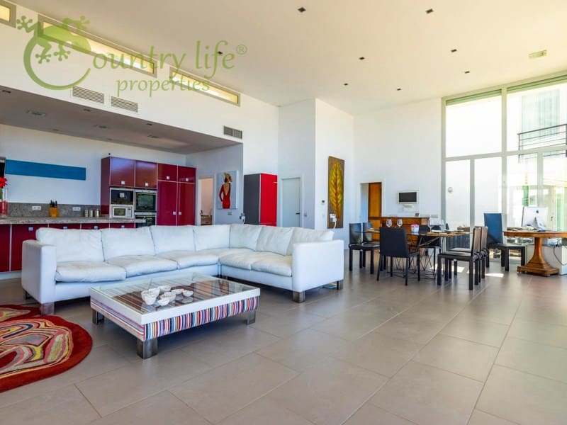 4 slaapkamer Villa te koop in Sayalonga - € 1.350.000 (Ref: 9504675)