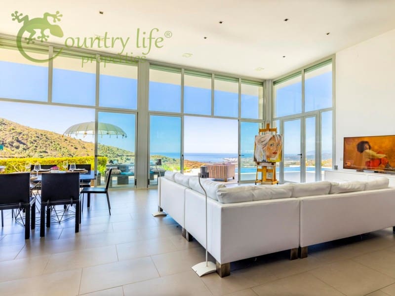 4 slaapkamer Villa te koop in Sayalonga - € 1.350.000 (Ref: 9504675)