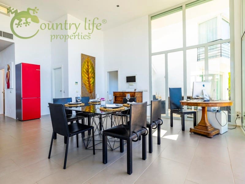 4 slaapkamer Villa te koop in Sayalonga - € 1.350.000 (Ref: 9504675)