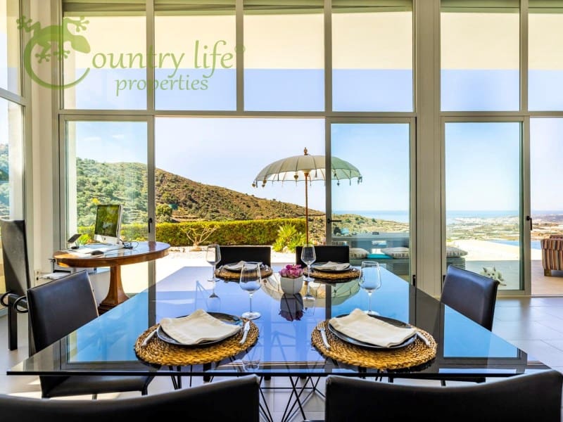 4 slaapkamer Villa te koop in Sayalonga - € 1.350.000 (Ref: 9504675)