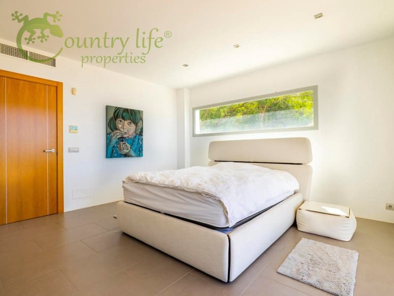 4 slaapkamer Villa te koop in Sayalonga - € 1.350.000 (Ref: 9504675)