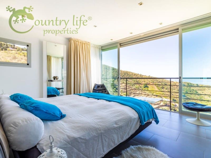 4 slaapkamer Villa te koop in Sayalonga - € 1.350.000 (Ref: 9504675)