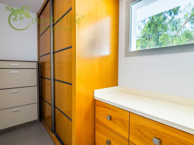 4 slaapkamer Villa te koop in Sayalonga - € 1.350.000 (Ref: 9504675)