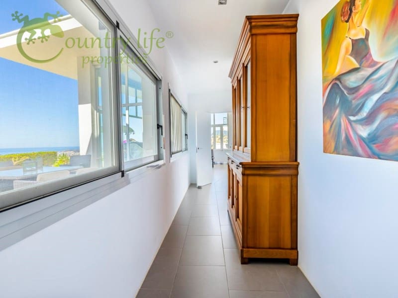 4 slaapkamer Villa te koop in Sayalonga - € 1.350.000 (Ref: 9504675)