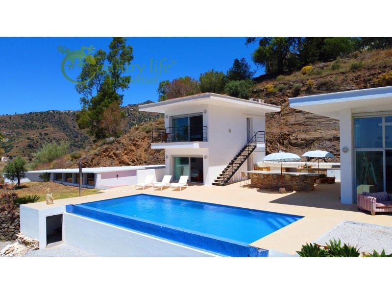 4 slaapkamer Villa te koop in Sayalonga - € 1.350.000 (Ref: 9504675)