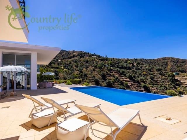 4 slaapkamer Villa te koop in Sayalonga - € 1.350.000 (Ref: 9504675)