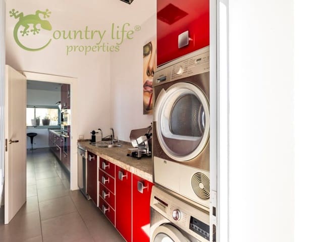 4 slaapkamer Villa te koop in Sayalonga - € 1.350.000 (Ref: 9504675)