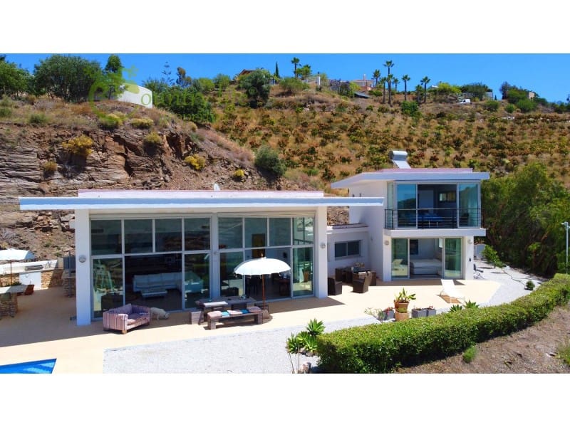 4 slaapkamer Villa te koop in Sayalonga - € 1.350.000 (Ref: 9504675)