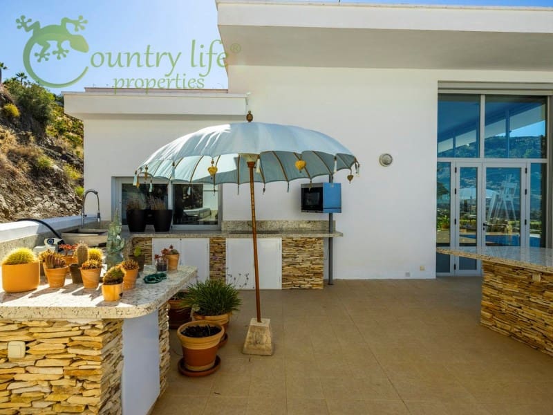 4 slaapkamer Villa te koop in Sayalonga - € 1.350.000 (Ref: 9504675)