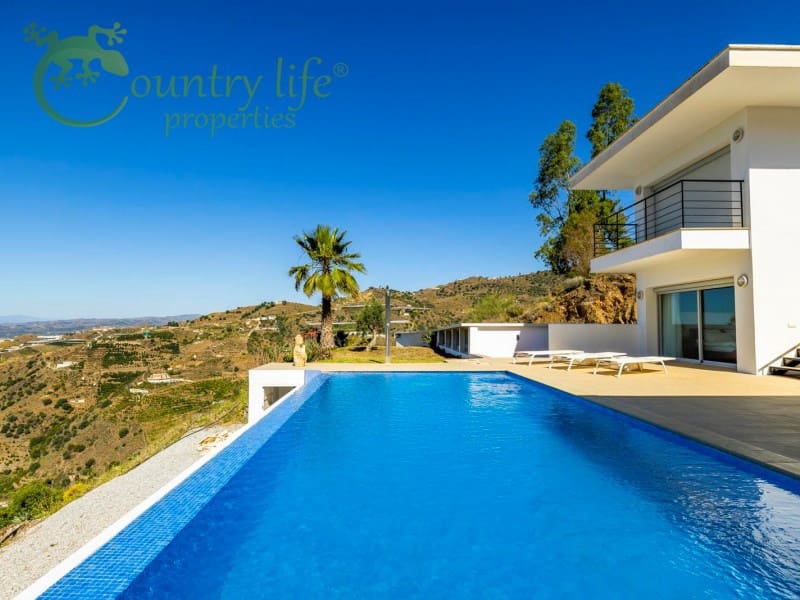 4 slaapkamer Villa te koop in Sayalonga - € 1.350.000 (Ref: 9504675)