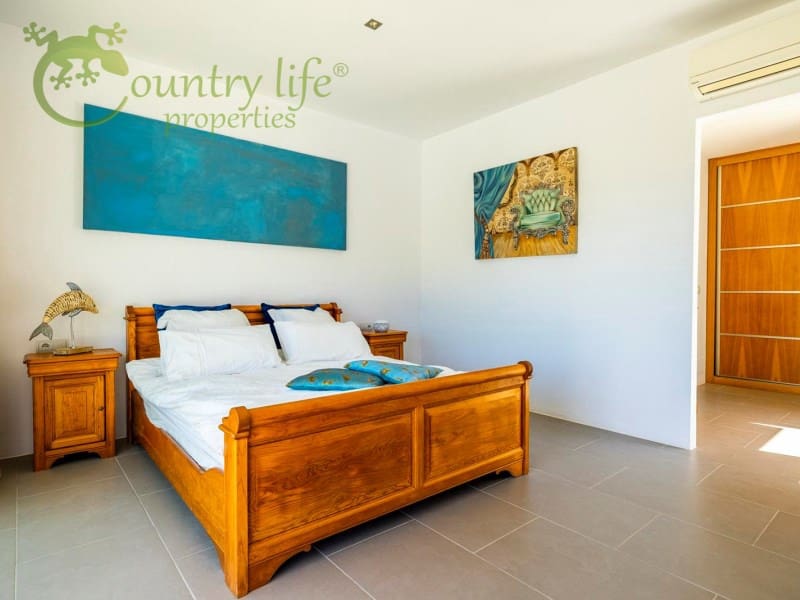 4 slaapkamer Villa te koop in Sayalonga - € 1.350.000 (Ref: 9504675)