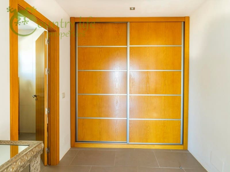 4 slaapkamer Villa te koop in Sayalonga - € 1.350.000 (Ref: 9504675)