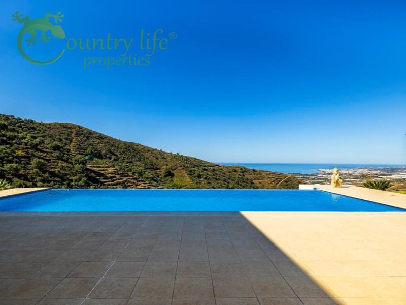 4 slaapkamer Villa te koop in Sayalonga - € 1.350.000 (Ref: 9504675)