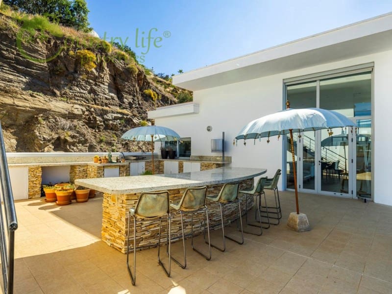 4 slaapkamer Villa te koop in Sayalonga - € 1.350.000 (Ref: 9504675)