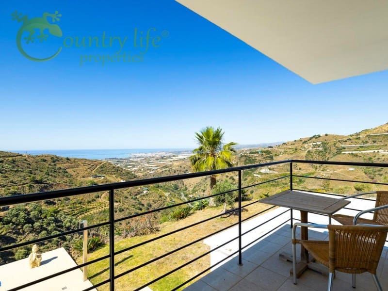 4 slaapkamer Villa te koop in Sayalonga - € 1.350.000 (Ref: 9504675)