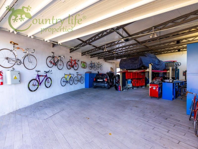 4 slaapkamer Villa te koop in Sayalonga - € 1.350.000 (Ref: 9504675)