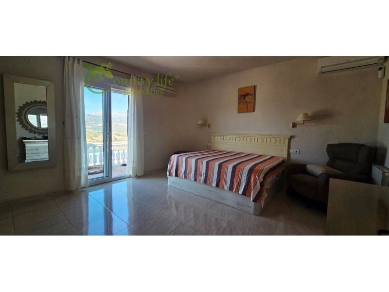 3 bedroom Villa for sale in Vinuela - € 470,000 (Ref: 9655874)