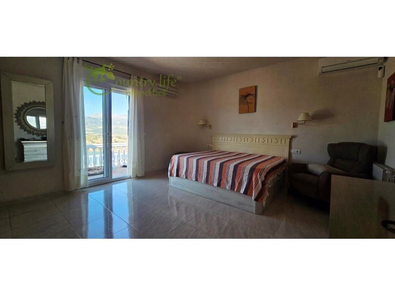 3 bedroom Villa for sale in Vinuela - € 470,000 (Ref: 9655874)