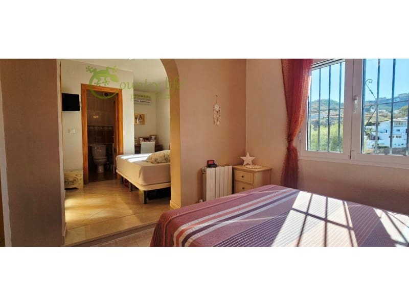 3 bedroom Villa for sale in Vinuela - € 470,000 (Ref: 9655874)