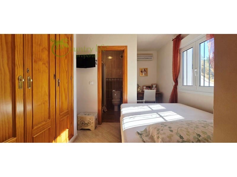 3 bedroom Villa for sale in Vinuela - € 470,000 (Ref: 9655874)