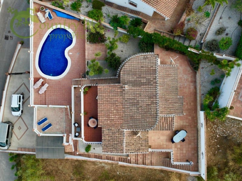 3 bedroom Villa for sale in Vinuela - € 470,000 (Ref: 9655874)