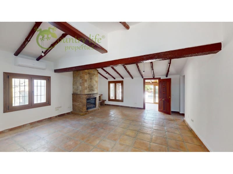 Chalet de 3 habitaciones en Viñuela en venta con piscina - 475.000 € (Ref: 9714754)