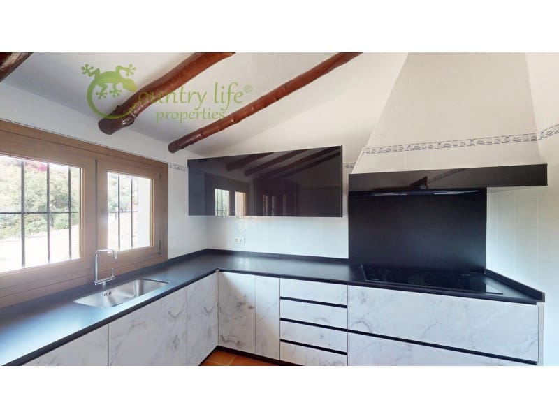 Chalet de 3 habitaciones en Viñuela en venta con piscina - 475.000 € (Ref: 9714754)