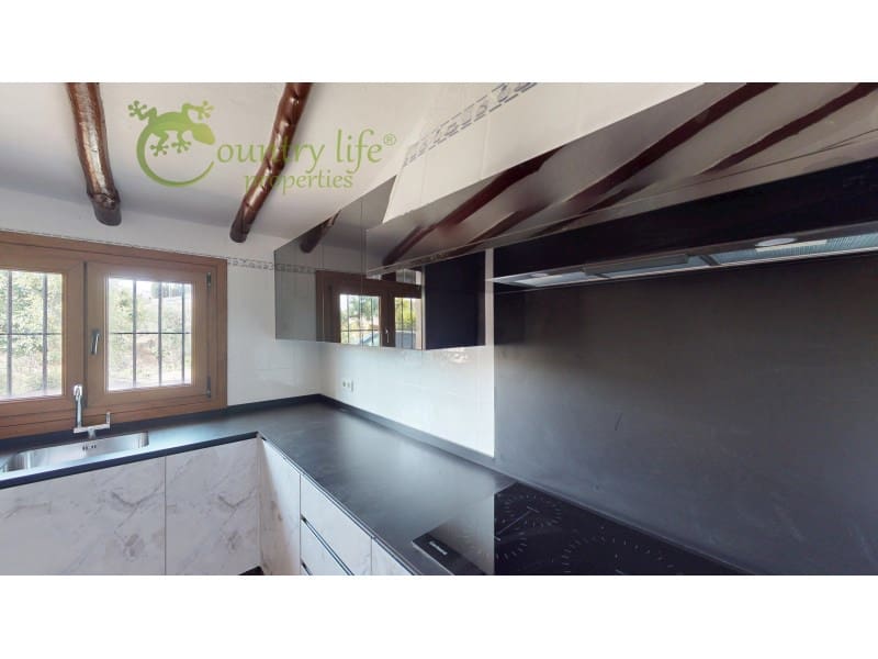 Chalet de 3 habitaciones en Viñuela en venta con piscina - 475.000 € (Ref: 9714754)