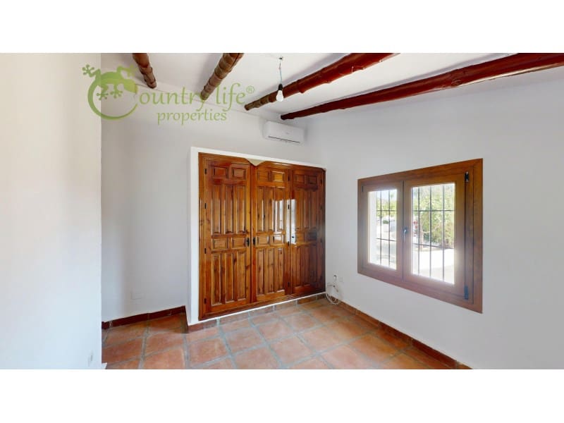 Chalet de 3 habitaciones en Viñuela en venta con piscina - 475.000 € (Ref: 9714754)
