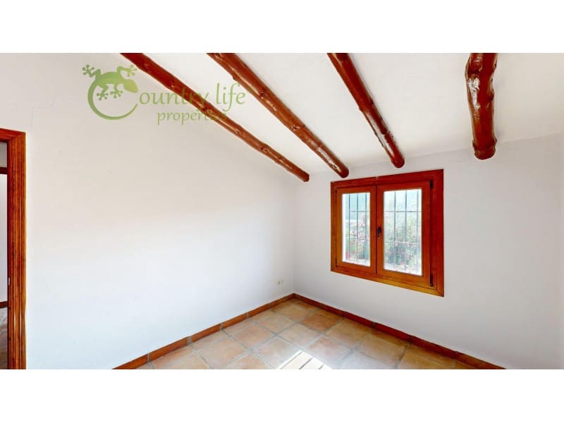 Chalet de 3 habitaciones en Viñuela en venta con piscina - 475.000 € (Ref: 9714754)