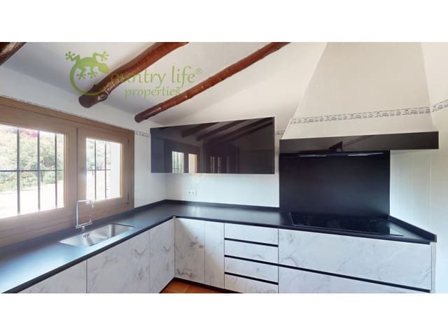 Chalet de 3 habitaciones en Viñuela en venta con piscina - 475.000 € (Ref: 9714754)