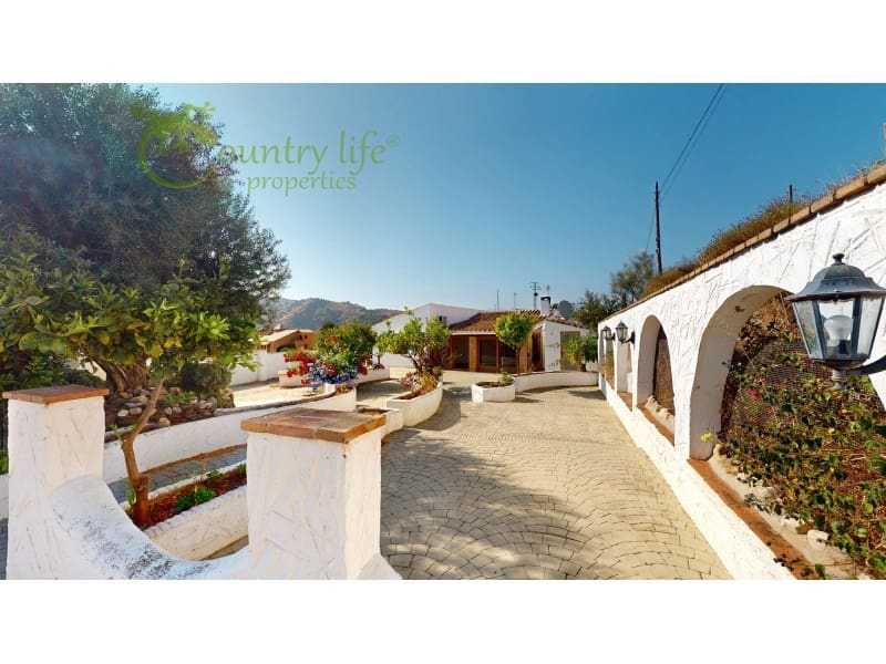 Chalet de 3 habitaciones en Viñuela en venta con piscina - 475.000 € (Ref: 9714754)