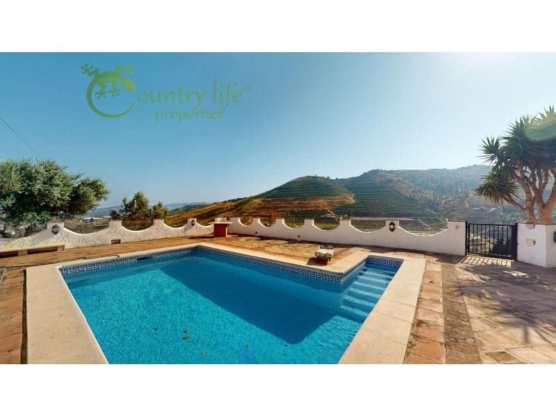 Chalet de 3 habitaciones en Viñuela en venta con piscina - 475.000 € (Ref: 9714754)