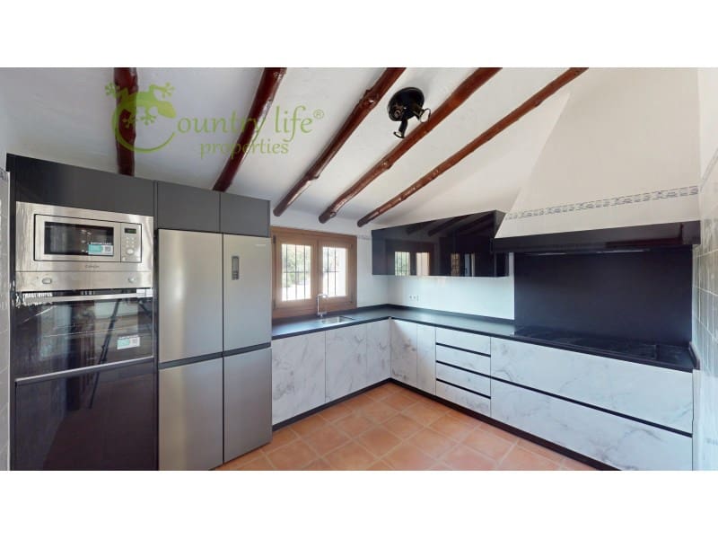 Chalet de 3 habitaciones en Viñuela en venta con piscina - 475.000 € (Ref: 9714754)