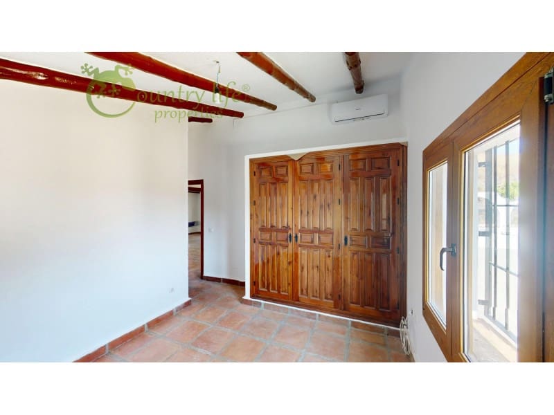Chalet de 3 habitaciones en Viñuela en venta con piscina - 475.000 € (Ref: 9714754)