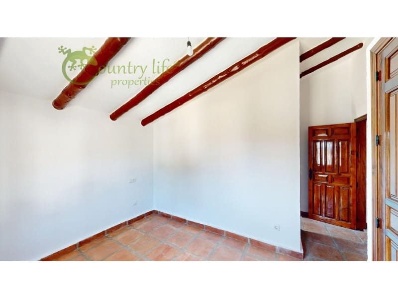 Chalet de 3 habitaciones en Viñuela en venta con piscina - 475.000 € (Ref: 9714754)