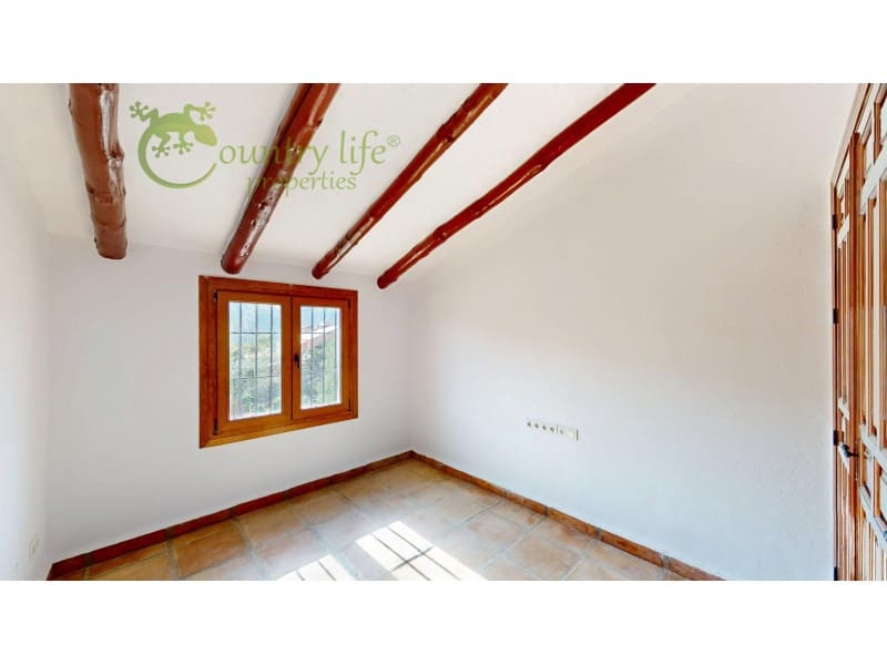 Chalet de 3 habitaciones en Viñuela en venta con piscina - 475.000 € (Ref: 9714754)