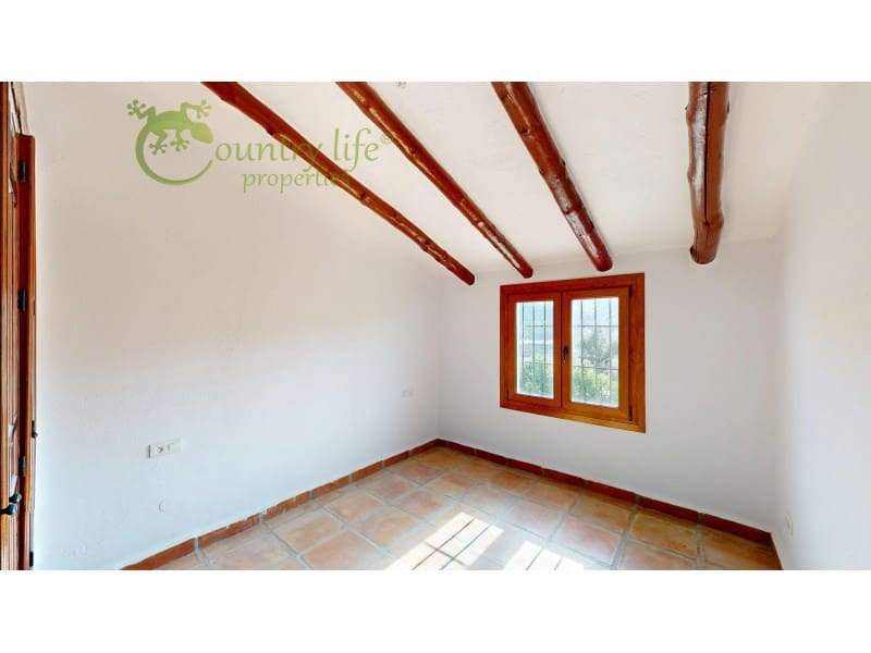 Chalet de 3 habitaciones en Viñuela en venta con piscina - 475.000 € (Ref: 9714754)