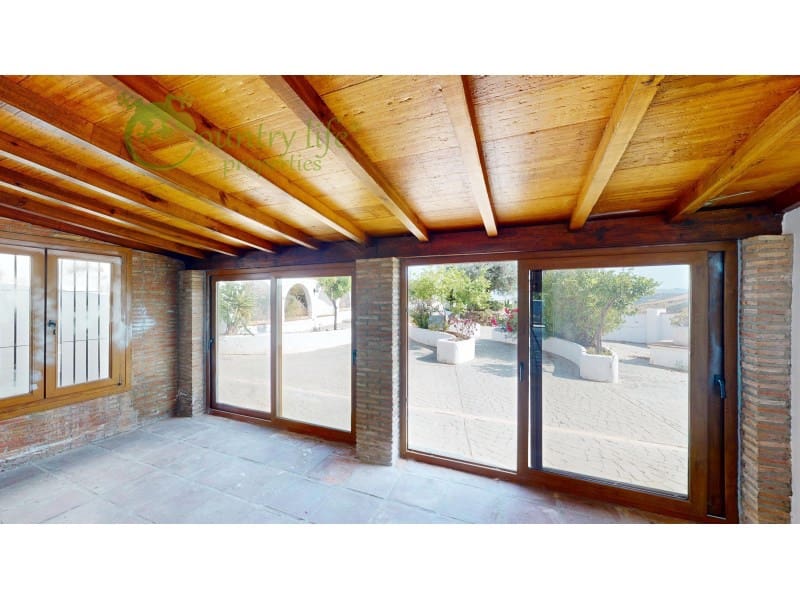 Chalet de 3 habitaciones en Viñuela en venta con piscina - 475.000 € (Ref: 9714754)