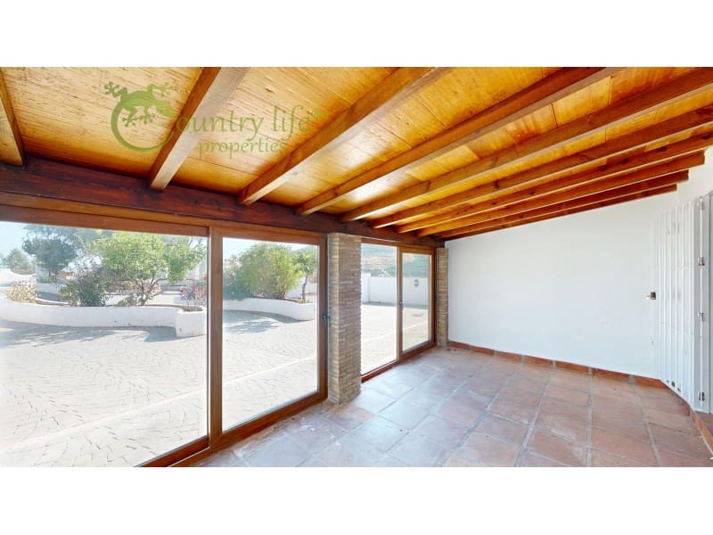 Chalet de 3 habitaciones en Viñuela en venta con piscina - 475.000 € (Ref: 9714754)