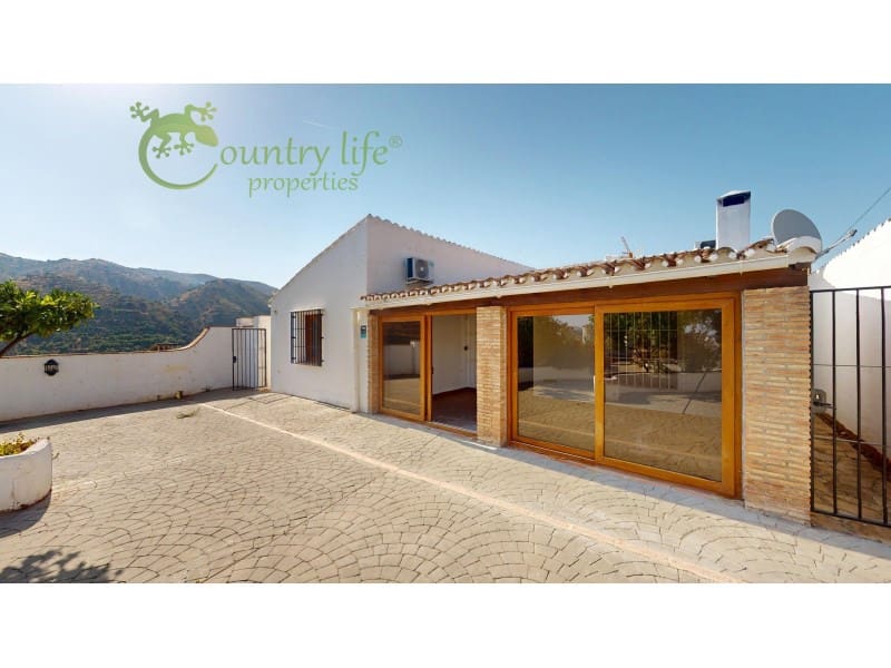 Chalet de 3 habitaciones en Viñuela en venta con piscina - 475.000 € (Ref: 9714754)